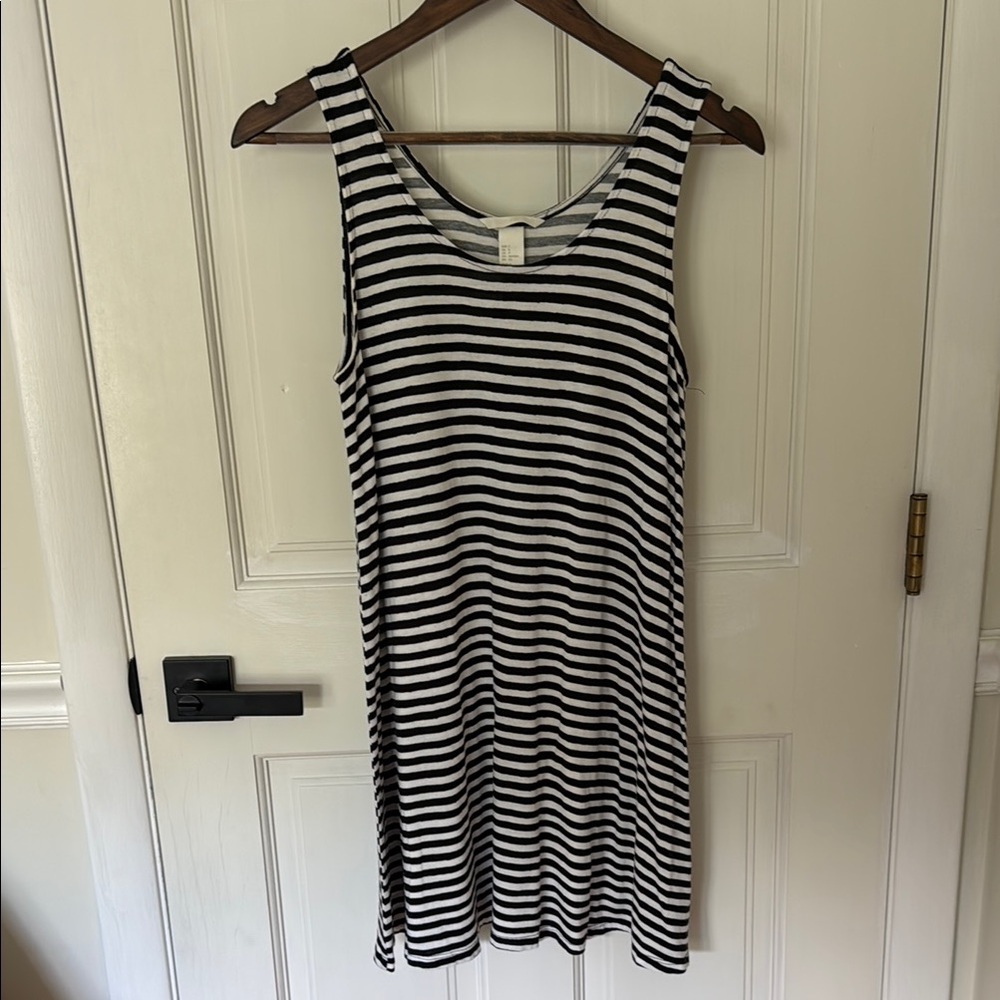 H&M Black and White Sleeveless Sheath Midi Dress